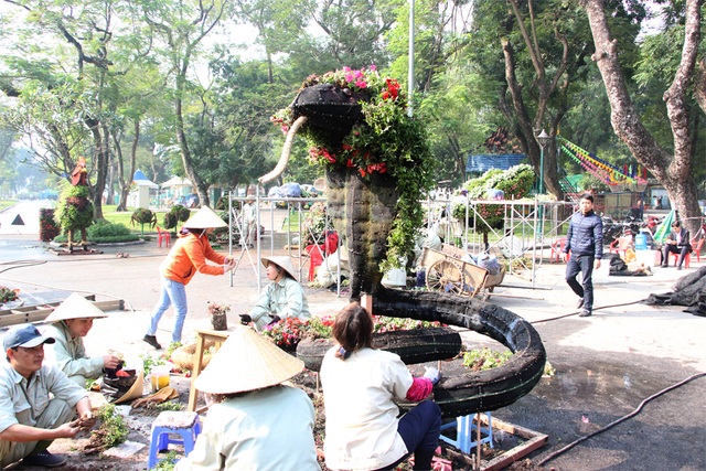 Cận cảnh 12 con giáp "khủng" trong công viên Thống Nhất - 10
Rắn khủng