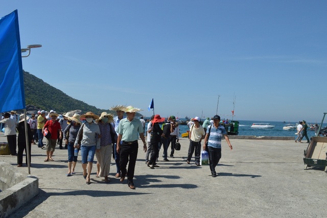 Hội An: Tăng vé tour ra đảo Cù Lao Chàm - 2 Giá bán và kiểm soát vé tham quan Cù Lao Chàm, Khu dự trữ sinh quyển thế giới Cù Lao Chàm đối với người Việt Nam và người nước ngoài từ 40 ngàn đồng lên 70 nghìn đồng/người/lượt
