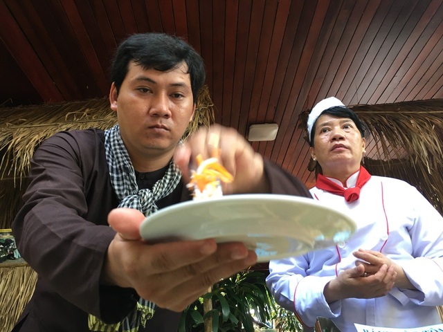 Thưởng thức nghệ thuật ẩm thực Phương Nam qua… ảnh - 2 Ngoài triển lãm ảnh nghệ thuật ẩm thực đa giác quan, điểm nhấn của liên hoan năm nay còn tái hiện không gian ẩm thực đường phố Sài Gòn “xưa và nay” với 2 chủ đề chính là “Quay về tuổi thơ” và “Hiện đại hội nhập”.