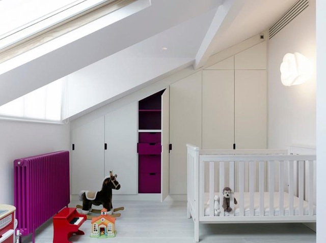 Những thiết kế phòng cho trẻ đang là xu hướng năm nay - 2 Phong cách Scandinavian là một trong những xu hướng luôn giữ được độ hot của mình trong lĩnh vực thiết kế nội thất, phòng của trẻ cũng không phải ngoại lệ. Nét đặc trưng của kiểu thiết kế này chính là sử dụng màu trắng làm chủ đạo cho căn phòng, sau đó sẽ thêm các màu sắc nổi bật vào không gian bằng các món đồ nội thất hoặc chi tiết trang trí.