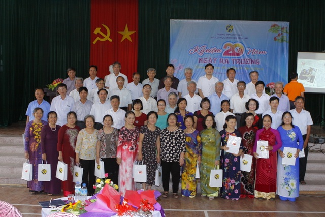 Cựu học sinh THPT A Hải Hậu kỷ niệm 20 năm ngày ra trường - 2 Tri ân các thầy cô