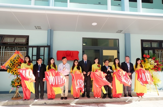 ĐH Đà Nẵng mở cửa không gian đổi mới dành cho nhà sáng chế - 2 Cơ quan phát triển Quốc tế Hoa Kỳ (USAID) phối hợp ĐH Bang Arizona, ĐH Đà Nẵng và Fablab Đà Nẵng xây dựng công trình mới hoạt động ở ĐH Đà Nẵng