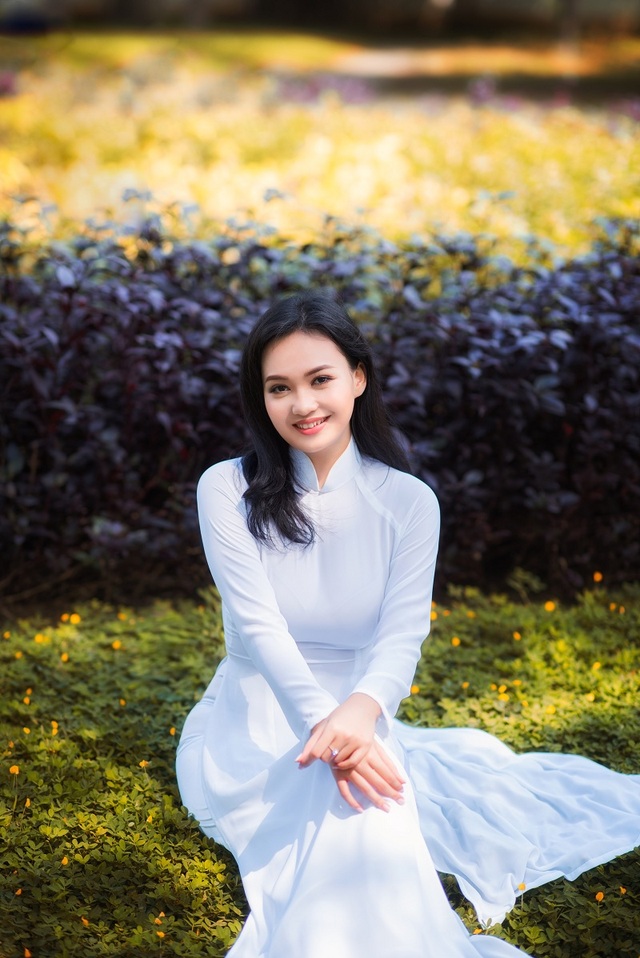 “Hot girl thổ dân” trở lại trong tà áo dài trắng gây sốt mạng - 2 “Hot girl thổ dân” trở lại trong tà áo dài trắng gây sốt mạng - 2