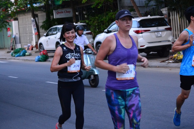 Hàng ngàn VĐV tranh tài giải Marathon “Thể thao và du lịch” Hội An 2017 - 2 Các VĐV tranh tài tại giải Marathon quốc tế Hội An 2017