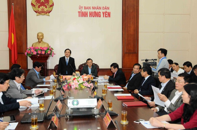 Bộ trưởng Phùng Xuân Nhạ: Hưng Yên cần lưu ý quy hoạch các khu đại học theo hướng mở - 2
Bộ trưởng Phùng Xuân Nhạ phát biểu tại cuộc làm việc với lãnh đạo tỉnh Hưng Yên về định hướng phát triển giáo dục và đào tạo địa phương