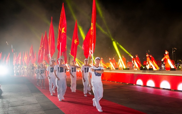 Đêm hội pháo hoa tỏa sáng sông Hàn - 4 Chương trình nghệ thuật đặc sắc tại sân khấu chính trước các màn trình diễn pháo hoa của đội chủ nhà Việt Nam và Vương quốc Áo