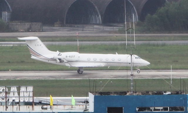 "Chuyên cơ tỷ phú" khắp thế giới tụ về Đà Nẵng dự APEC - 3
Những chiếc private jet hiệu Gulfstream thường được sở hữu bởi các doanh nghiệp giàu có hoặc các cá nhân tỷ phú. Một số hãng hàng không cũng có loại máy bay này để phục vụ các đối tượng khách hàng đặc biệt thuê theo nhiệm vụ.