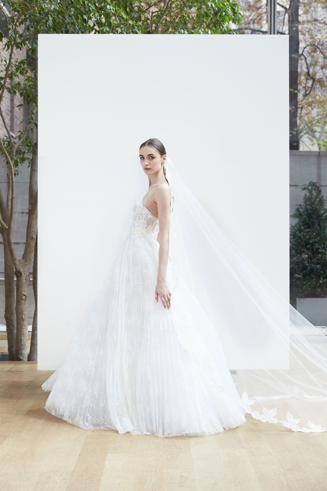 Bộ sưu tập váy cưới tuyệt đẹp của Oscar De La Renta - 14 Bộ sưu tập váy cưới tuyệt đẹp của Oscar De La Renta - 14