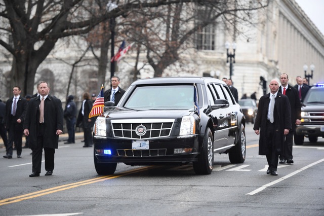 Xe bọc thép mới của ông Trump đang ở đâu? - 1
Chiếc Cadillac One phục vụ tân Tổng thống Donald Trump trong lễ nhậm chức hôm 20/1 vừa qua. (Ảnh: AFP/Getty Images)