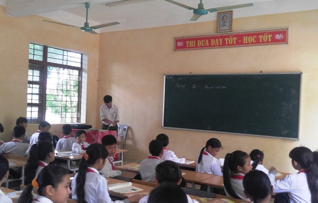Thanh Hóa: Thống nhất thực hiện áp dụng mức thu học phí - 1 Chủ tịch tỉnh Thanh Hóa thống nhất áp dụng mức thu học phí đối với học sinh Mầm non, Phổ thông công lập trên địa bàn xã, phường miền núi, thuộc huyện miền xuôi, thị xã