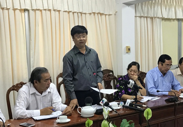 Vụ cháy lớn ở Cần Thơ: Hàng nghìn người cần được hỗ trợ - 1
Ông Trương Quang Hoài Nam - Phó Chủ tịch UBND TP Cần thơ (người đứng) chủ trì buổi họp báo sáng nay.