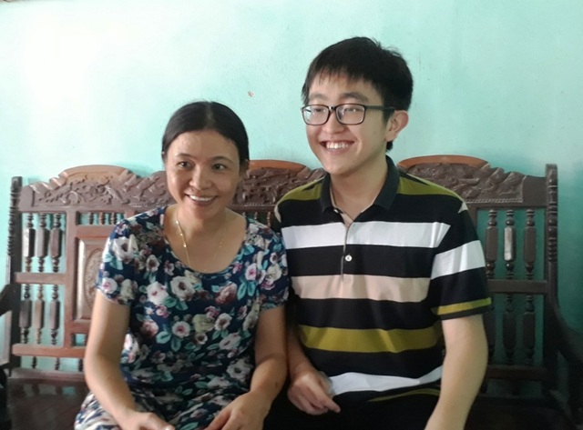 Bí quyết học của thí sinh đạt điểm tuyệt đối 30/30 - 6 Niềm vui của gia đình Hải Đăng khi biết kết quả thi của em