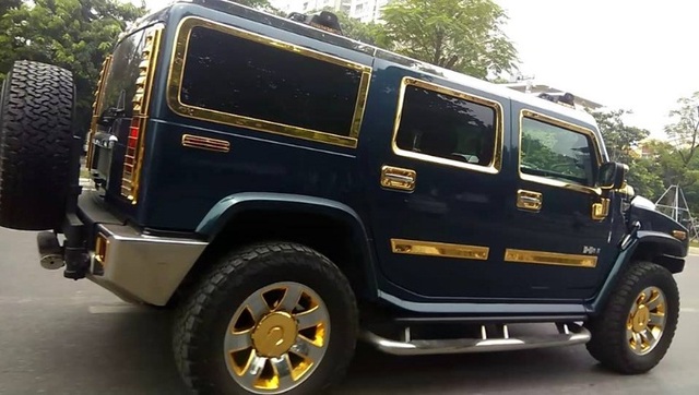 Choáng ngợp với xe Hummer dát vàng giữa phố Hà Nội | Báo Dân trí