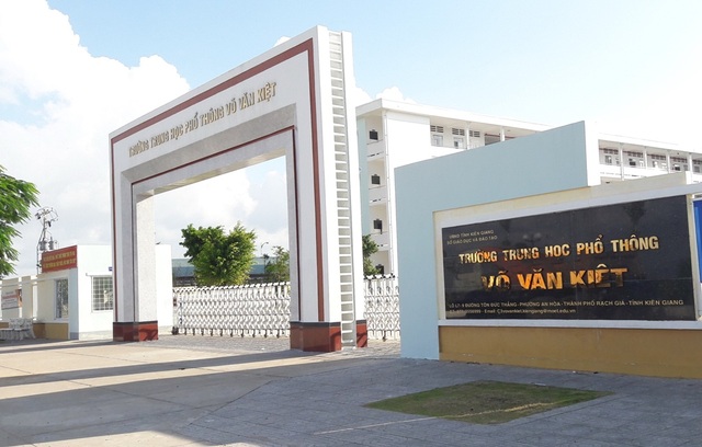 Hiệu trưởng trường chất lượng cao xin nghỉ việc khi bị điều động về Sở Giáo dục - 1
Hiện Sở GD-ĐT tỉnh Kiên Giang đã có thông báo đến ông Nguyễn Đình Chung, thời hạn cuối bàn giao công việc cho hiệu trưởng mới là 16/9.