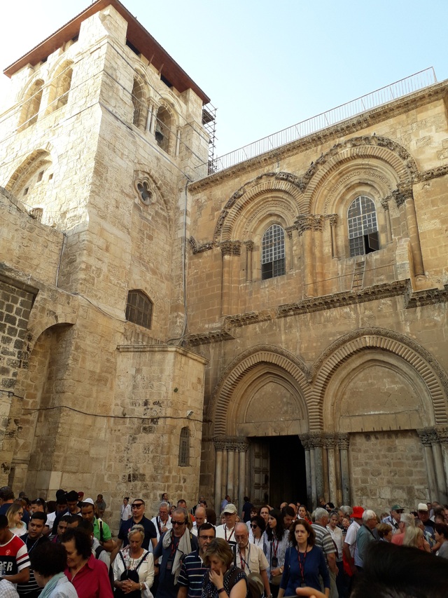 Jerusalem - vùng đất thiêng âm ỉ xung đột giữa “chảo lửa” Trung Đông (Kỳ I) - 2
Nhà thờ Mộ Thánh tại Jerusalem - một điểm đến linh thiêng của các tín đồ Thiên chúa giáo (Ảnh: An Bình)