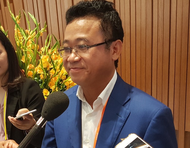 Ông Đặng Thành Tâm: "Con của tôi cũng mua nhà ở Mỹ vì đang theo học tại Mỹ" - 1 Ông Đặng Thành Tâm trao đổi bên lề một hội nghị trong khuôn khổ Tuần lễ Cấp cao APEC.