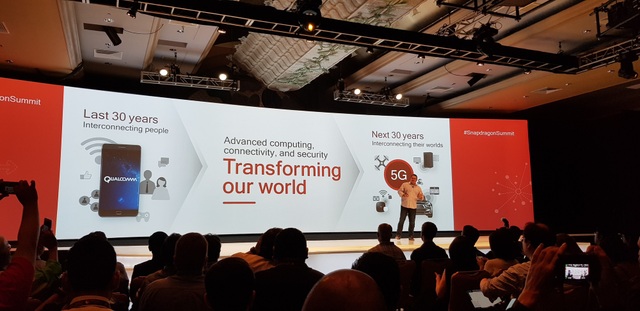 Qualcomm “khai sinh” thế hệ máy tính luôn luôn kết nối như smartphone - 1
Ông Cristiano Amon, Phó Chủ tịch Qualcomm Technologies, nói về những gì Qualcomm đã làm được để kết nối con người trong suốt 30 năm qua, và sẽ tiếp tục chuyển đổi thế giới trong 30 năm tới.
