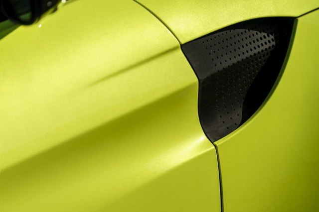 Aston Martin Vantage trở lại với động cơ AMG - 6 Aston Martin Vantage trở lại với động cơ AMG - 6