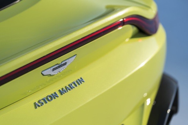 Aston Martin Vantage trở lại với động cơ AMG - 14 Aston Martin Vantage trở lại với động cơ AMG - 14