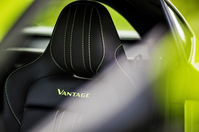 Aston Martin Vantage trở lại với động cơ AMG - 11 Aston Martin Vantage trở lại với động cơ AMG - 11