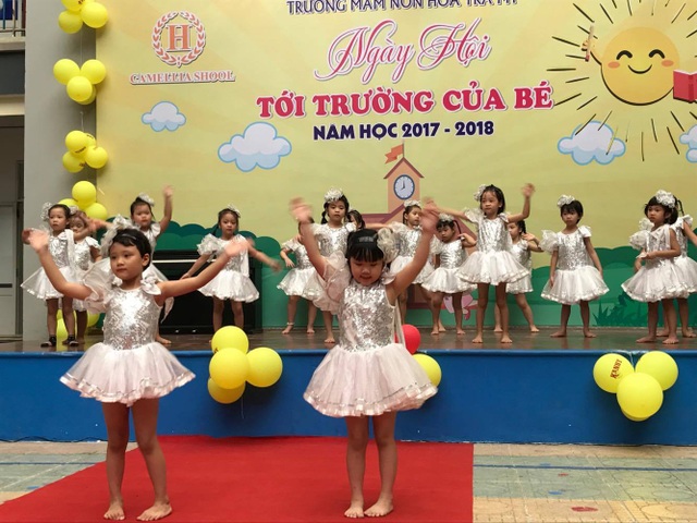 Rộn ràng lễ khai giảng năm học mới trên mọi miền Tổ quốc - 9 Rộn ràng lễ khai giảng năm học mới trên mọi miền Tổ quốc - 9