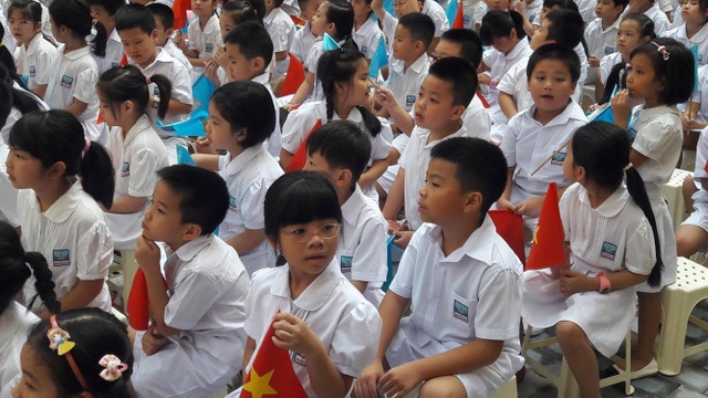 Bộ Giáo dục: Để chấm dứt lạm thu phải kỷ luật nghiêm người đứng đầu cơ sở vi phạm - 1
Cần tuyên truyền cho cha mẹ học sinh, ban đại diện cha mẹ học sinh, giáo viên để họ hiểu rõ Điều lệ cha mẹ học sinh, từ đó thực hiện cho tốt. (Ảnh minh họa)