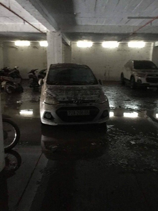 Tầng hầm giữ xe biến thành "biển nước" - 6 Tầng hầm giữ xe biến thành "biển nước" - 6