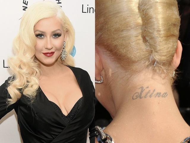 Nữ ca sĩ Christina Aguilera xăm tên của mình - “Xtina” lên cổ. Dù vậy, chỉ khi cô buộc tóc lên, người ta mới nhìn thấy hình xăm này.