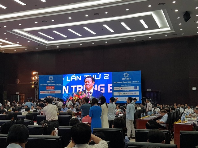 Phó Thủ tướng: "Không trách nhiều chuyên gia nói 63 nền kinh tế 63 tỉnh thành" - 1 Phó Thủ tướng Vương Đình Huệ phát biểu tại diễn đàn.