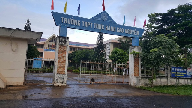 “Trường sẽ đóng cửa nếu không có các khoản thu xã hội hóa” - 1
Trường THPT Thực hành Cao Nguyên nằm trong khuôn viên trường ĐH Tây Nguyên