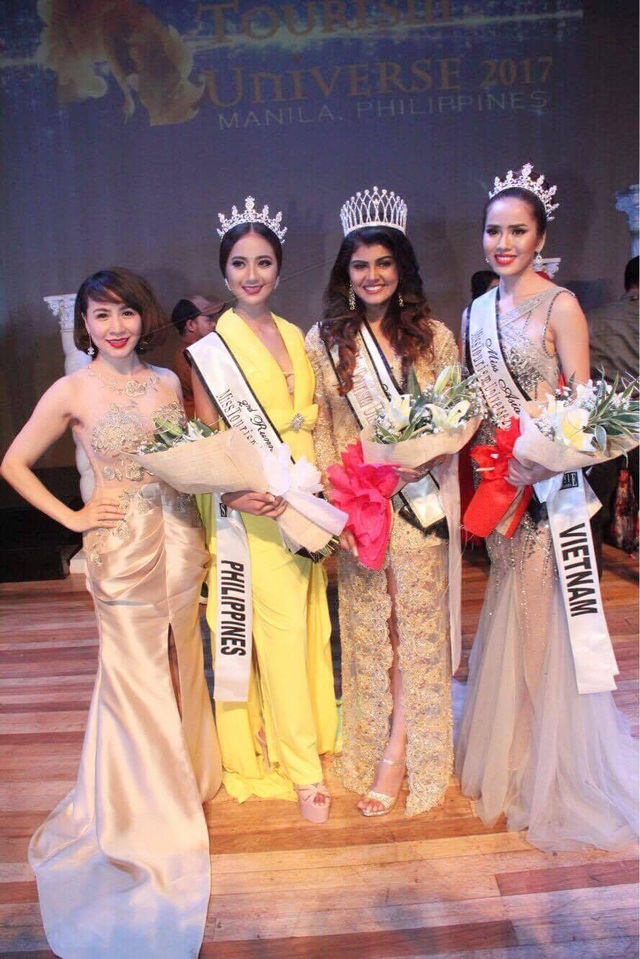 Bella Mai đăng quang Á hậu 1 Miss Tourism Universe 2017 - 3 Top 3 người đẹp nhất cuộc thi chụp ảnh cùng quan khách.