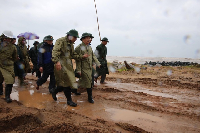 Phó Thủ tướng vào Phú Yên chỉ đạo công tác chống bão số 12 - 1 Phó Thủ tướng vào Phú Yên chỉ đạo công tác chống bão số 12 - 1