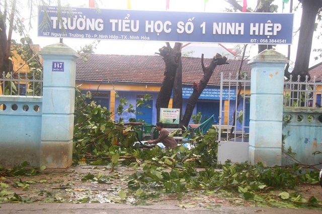 Dân vùng rốn bão không ngờ “Con Voi” quá khủng khiếp! - 3 Dân vùng rốn bão không ngờ “Con Voi” quá khủng khiếp! - 3