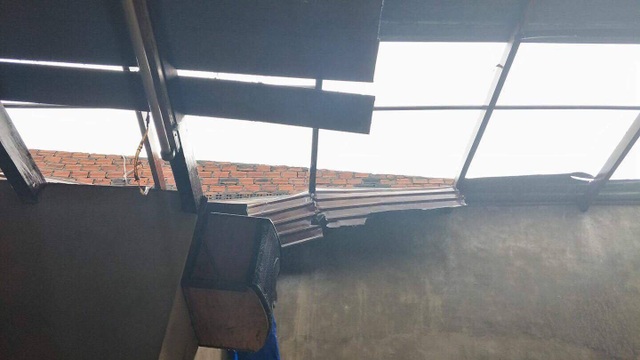 "Cơn bão chưa từng thấy suốt 25 năm qua!" - 2 "Cơn bão chưa từng thấy suốt 25 năm qua!" - 2