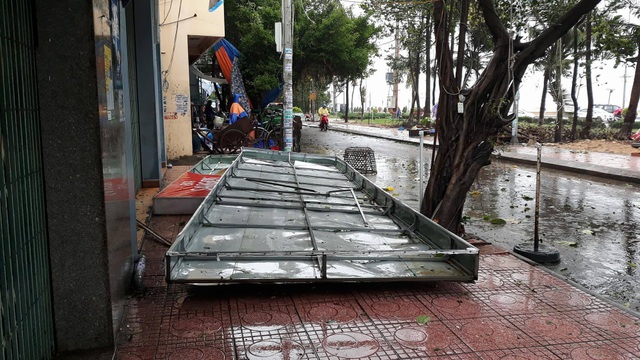 Bão số 12 quần thảo Khánh Hòa - Phú Yên - Bình Định nhiều giờ - 10
(Ảnh: Doãn Công)