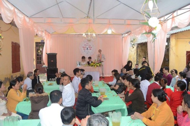 Xúc động hình ảnh về đám cưới của cặp uyên ương khiếm thị - 4 Nhiều người đến tham dự, chúc phúc cho đôi bạn trẻ