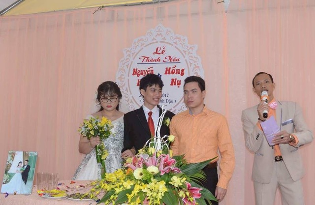 Xúc động hình ảnh về đám cưới của cặp uyên ương khiếm thị - 7 Hội Người mù thành phố Sầm Sơn đã tổ chức ngày vui trăm năm cho đôi bạn trẻ