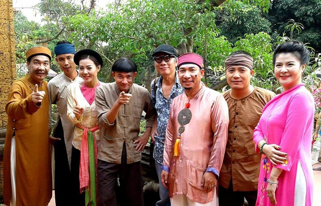 Có gì “lạ miệng” trong các phim hài tết Việt 2018 quay ở Mỹ, Ấn Độ? - 1 Dàn diễn viên tham gia phim Chôn nhời 5. Ảnh: Đông Hồng.