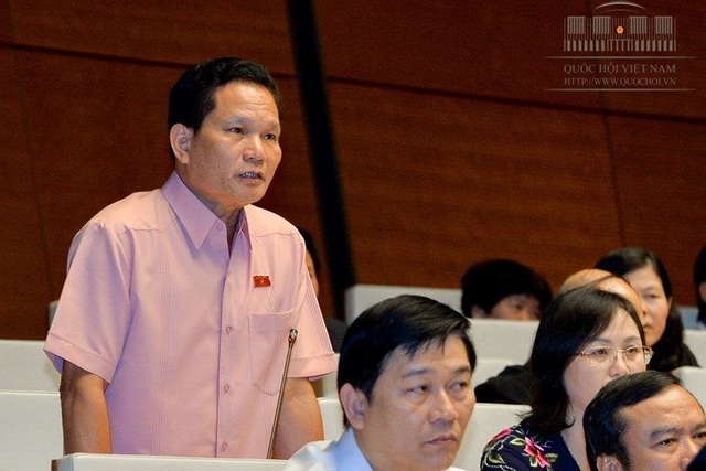 Thủ tướng: Nâng lương công chức để chống tham nhũng vặt - 6
Đại biểu Bùi Sỹ Lợi đặt câu hỏi về doanh nghiệp FDI và cổ phần hóa.
