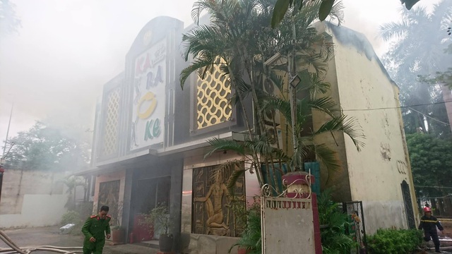Cháy lớn tại quán karaoke gần khu đô thị Linh Đàm - 7 Cháy lớn tại quán karaoke gần khu đô thị Linh Đàm - 7