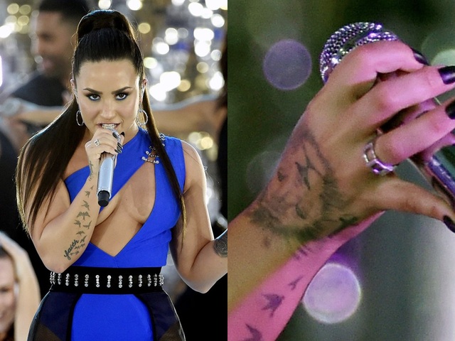 Nữ ca sĩ Demi Lovato có nhiều hình xăm, trong đó có hình xăm dễ thấy nhất là sư tử trên bàn tay.