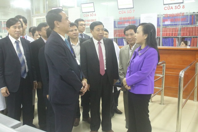 Một bệnh viện vệ tinh vinh dự nhận Bằng khen của Thủ tướng Chính phủ - 2 Bà Nguyễn Thị Kim Tiến - Bộ trưởng Bộ Y tế đến thăm BVĐK TP Vinh.