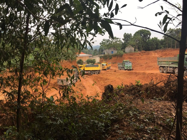 Nghệ An: Ngang nhiên khai thác đất địa giới hành chính đem bán? - 2 Nghệ An: Ngang nhiên khai thác đất địa giới hành chính đem bán? - 2