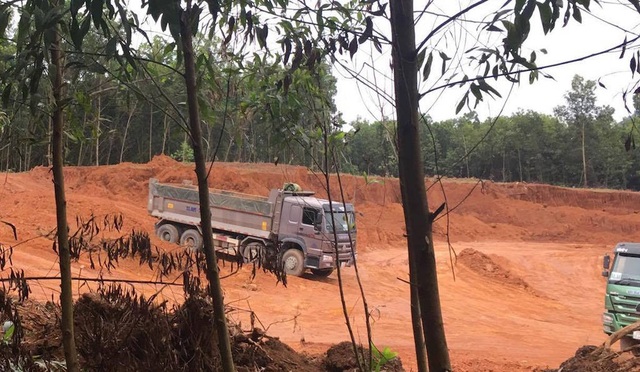 Nghệ An: Ngang nhiên khai thác đất địa giới hành chính đem bán? - 5 Nghệ An: Ngang nhiên khai thác đất địa giới hành chính đem bán? - 5