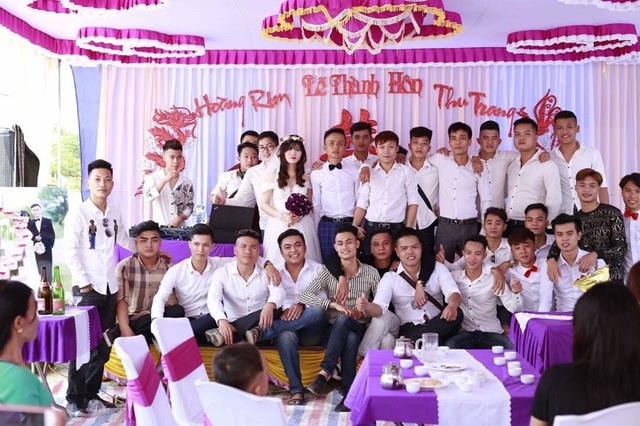 Đám cưới độc đáo rước dâu bằng... dàn xe Dream ở Phú Thọ - 6 Cô dâu, chú rể hạnh phúc trong ngày đám cưới của mình