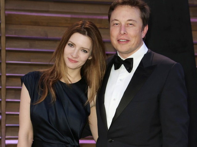 “Tỷ phú USD” tâm sự chuyện theo đuổi các nữ nghệ sĩ - 4 Musk và người vợ thứ hai - nữ diễn viên Anh - Talulah Riley.