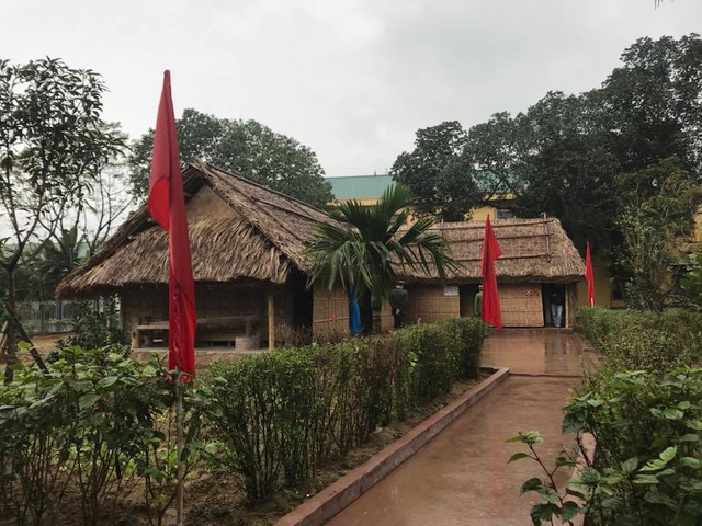 Xứ Nghệ tự hào chí sỹ yêu nước kiệt xuất Phan Bội Châu - 1 Hai ngôi nhà tranh do cụ Phan Văn Phổ - thân sinh cụ Phan Bội Châu dựng vào năm 1860. Mỗi nhà đều có 3 gian, 4 mái, 2 hồi. 2 ngôi nhà có diện tích lần lượt là 46,11m2 và 42,32m2.