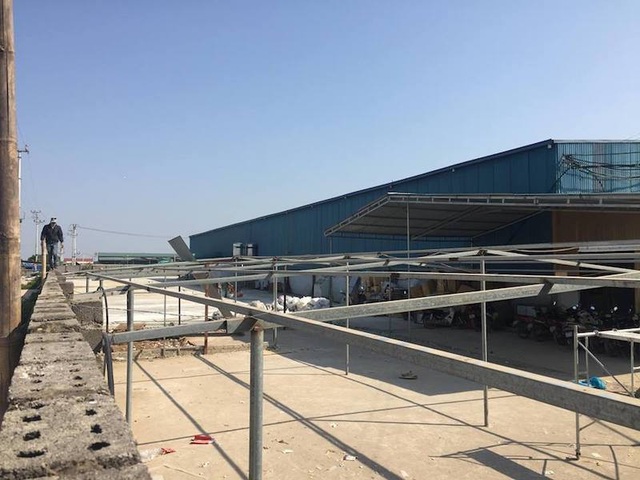 Bắc Giang: Doanh nghiệp bất chấp pháp luật, chính quyền quyết liệt "tuýt còi"! - 4
Hiện trường thi công của Công ty CP xuất nhập khẩu rau quả Phương Đông.