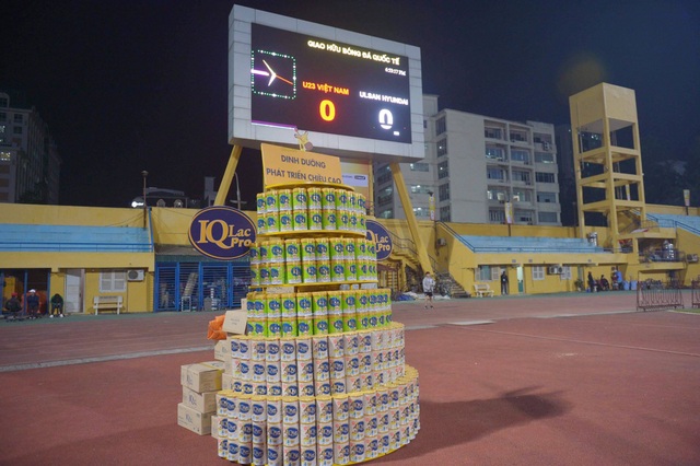 U23 Việt Nam 2-3 Ulsan Hyundai: Văn Toàn, Đức Chinh ghi bàn - 8
Sân Hàng Đẫy vắng khán giả trước khi trận đấu diễn ra