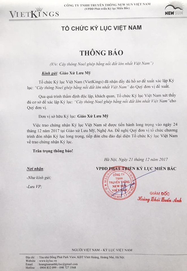 Cây thông Noel ghép bằng 6.000 nồi đất được xác lập Kỷ lục Việt Nam - 1 Tổ chức kỷ lục Việt Nam chứng nhận Cây thông Noel ghép bằng 5.000 nồi đất ở xứ Nghệ được xác lập Kỷ lục Việt Nam